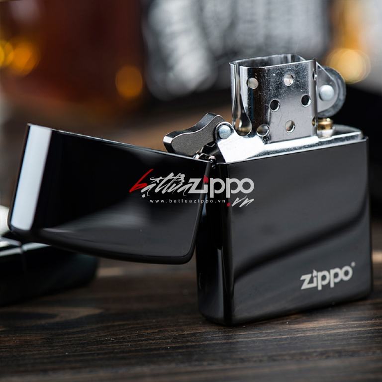 Bật Lửa Zippo Phủ Bóng Màu Đen Mun - Logo Zippo SKU 24756ZL – Zippo Ebony with Zippo Logo