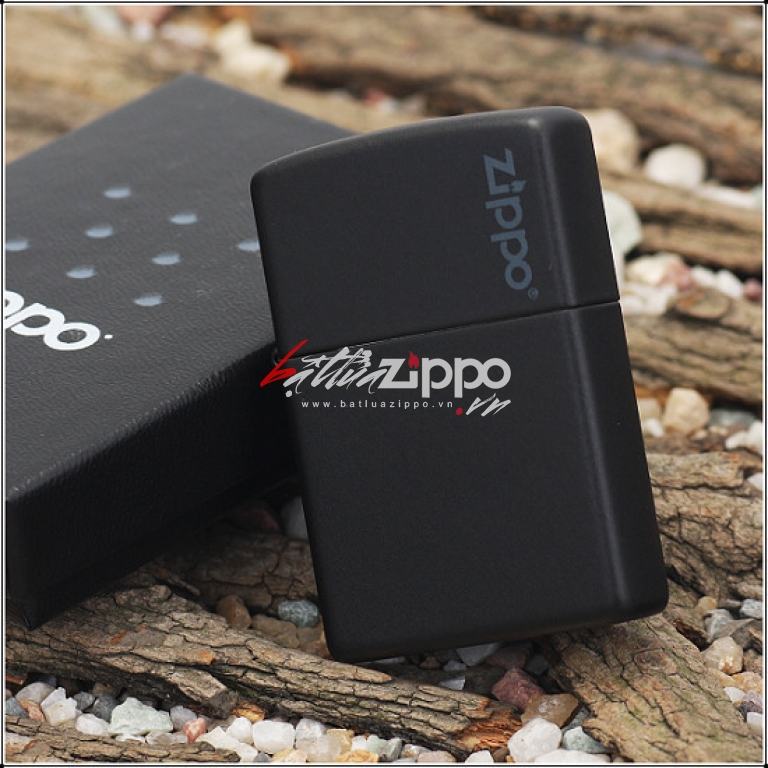 Bật Lửa Zippo Sơn Tĩnh Điện Màu Đen Logo Zippo- Sku 218ZL – Zippo Black Matte with Zippo Logo