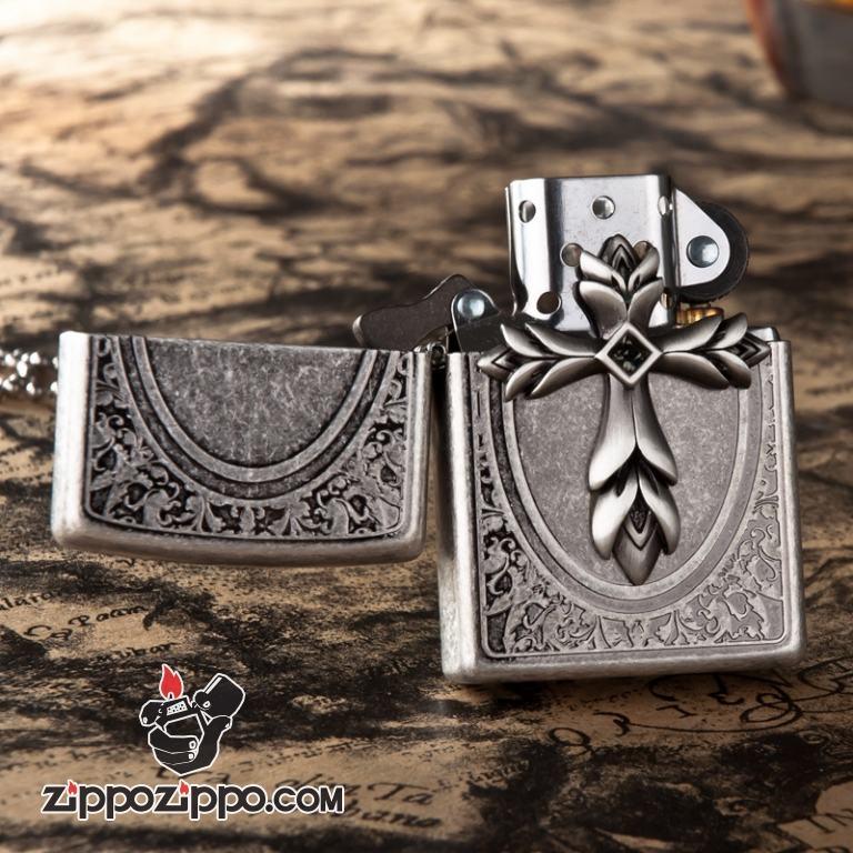 Bật lửa Zippo cổ bạc khắc thánh giá có họa tiết bao quanh