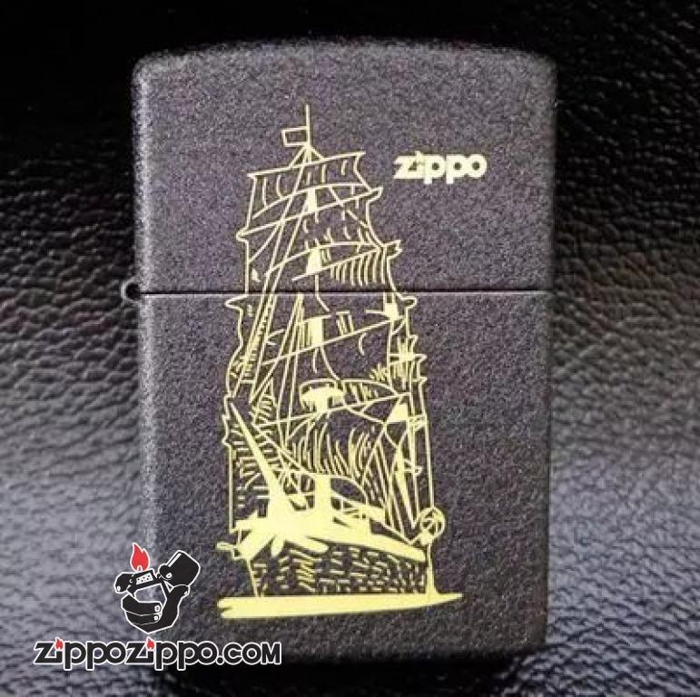 Bật lửa Zippo phiên bản đen nứt in hình chiếc thuyền