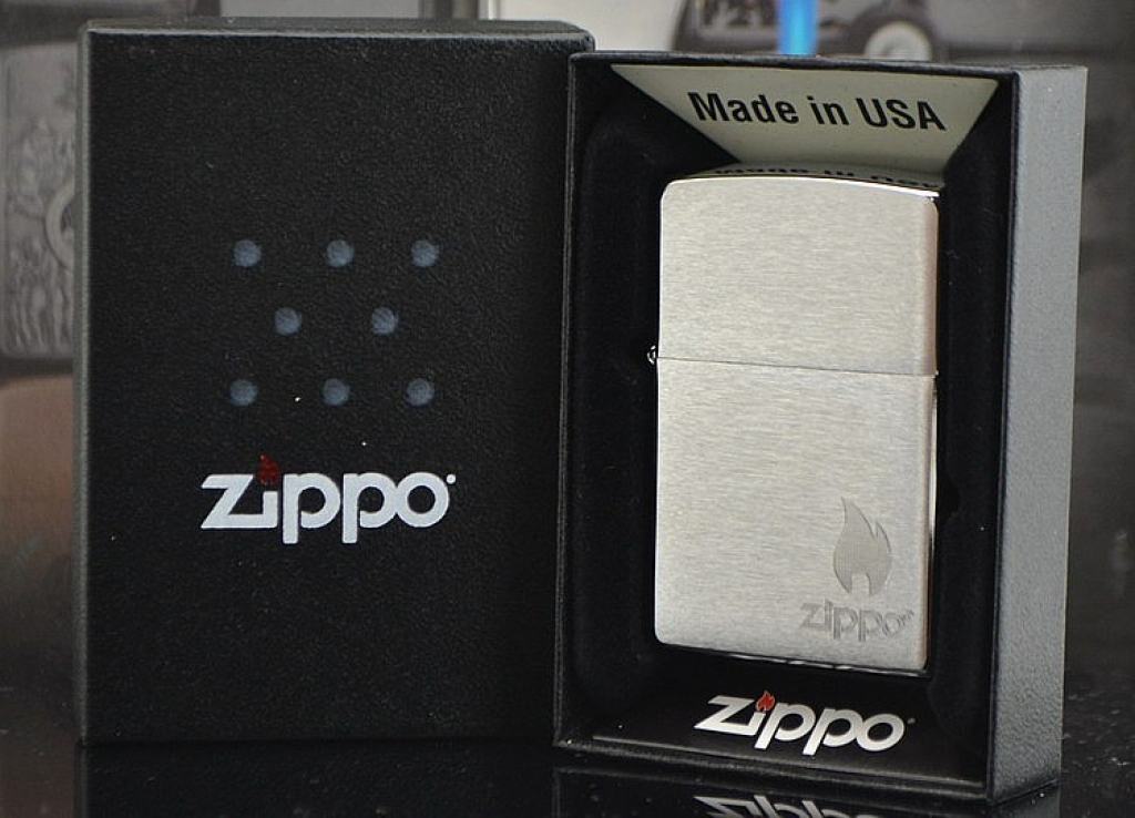 Bật lửa Zippo bạc xước khắc hình ngọn lửa nhỏ