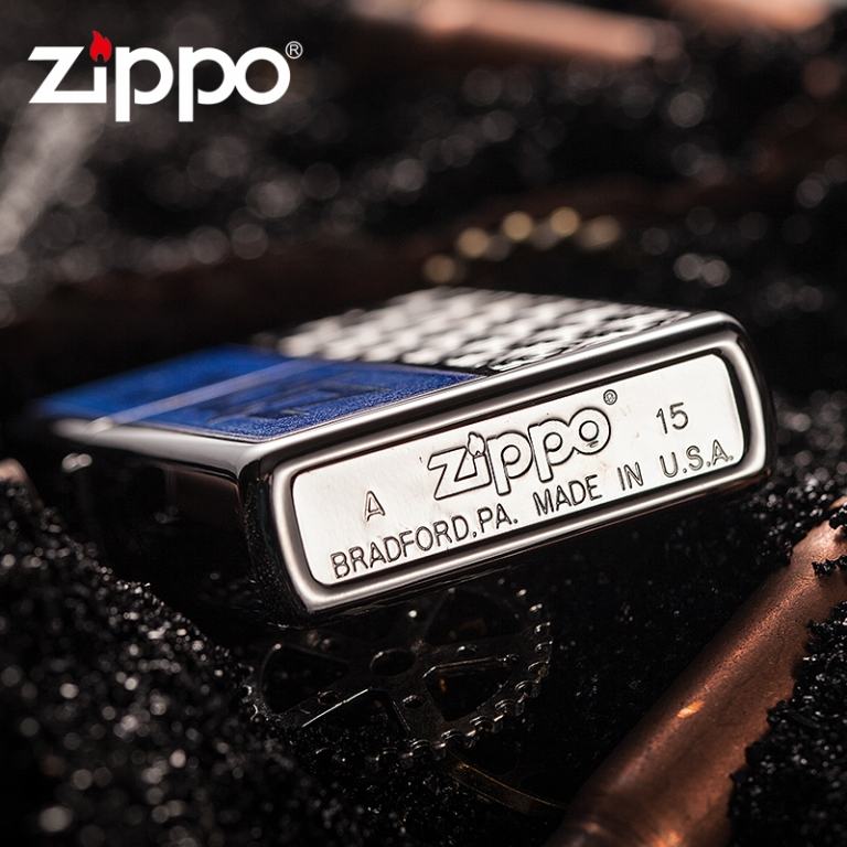 Bật lửa Zippo hoa văn bạc nền xanh