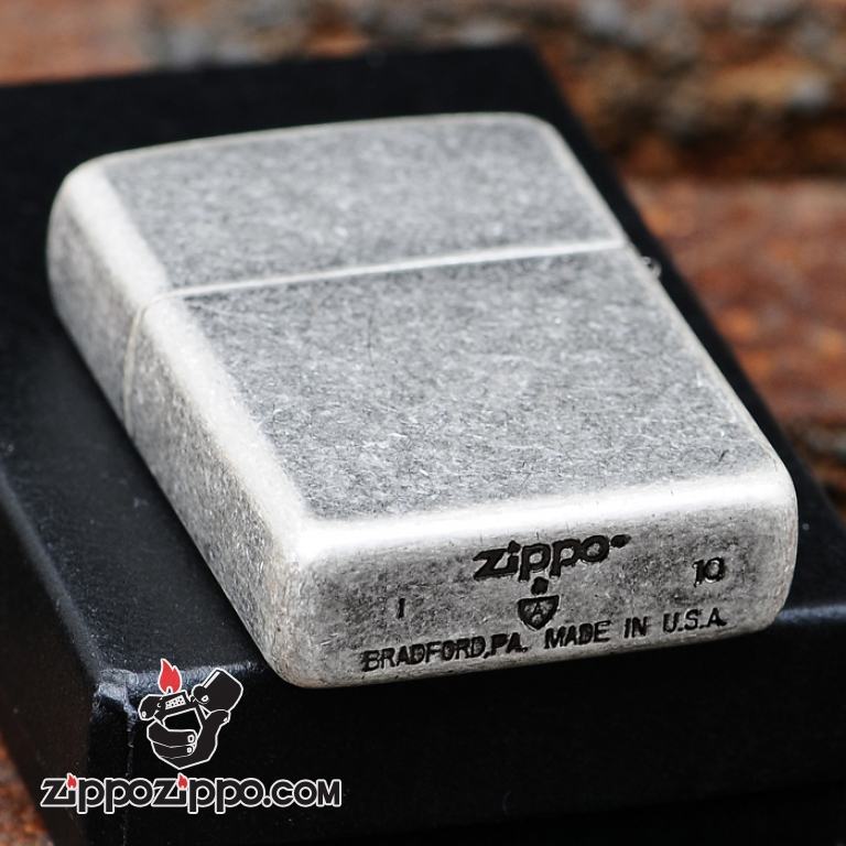 Bật lửa Zippo phiên bản bạc cổ khắc mặt đá thiên thạch