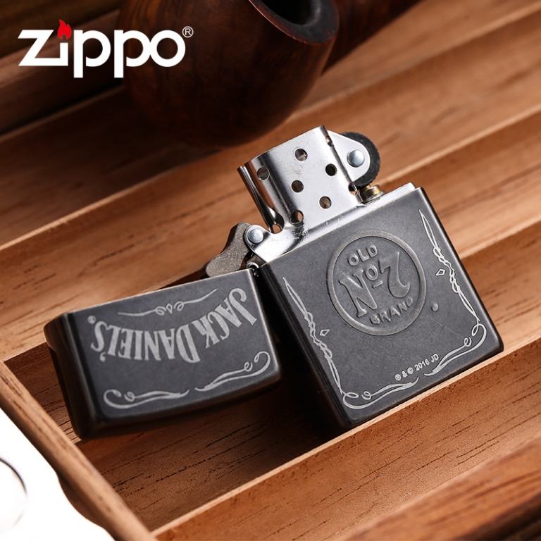 Zippo Chính Hãng Màu Xám Hình Rượu Vang Jack Daniel