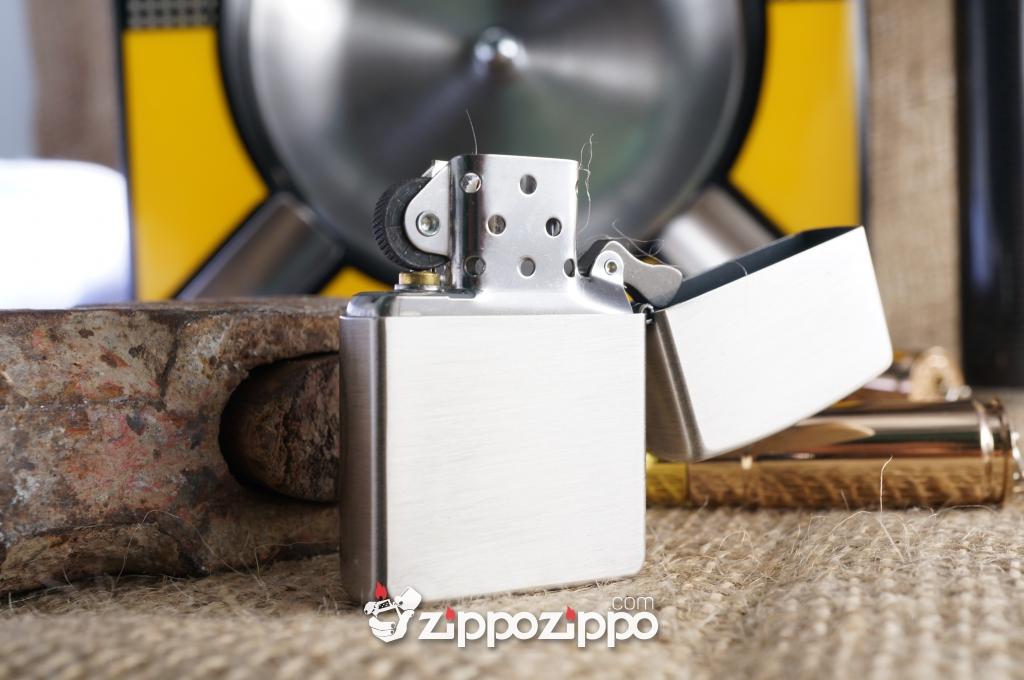 Zippo Malboro La Bàn đỏ