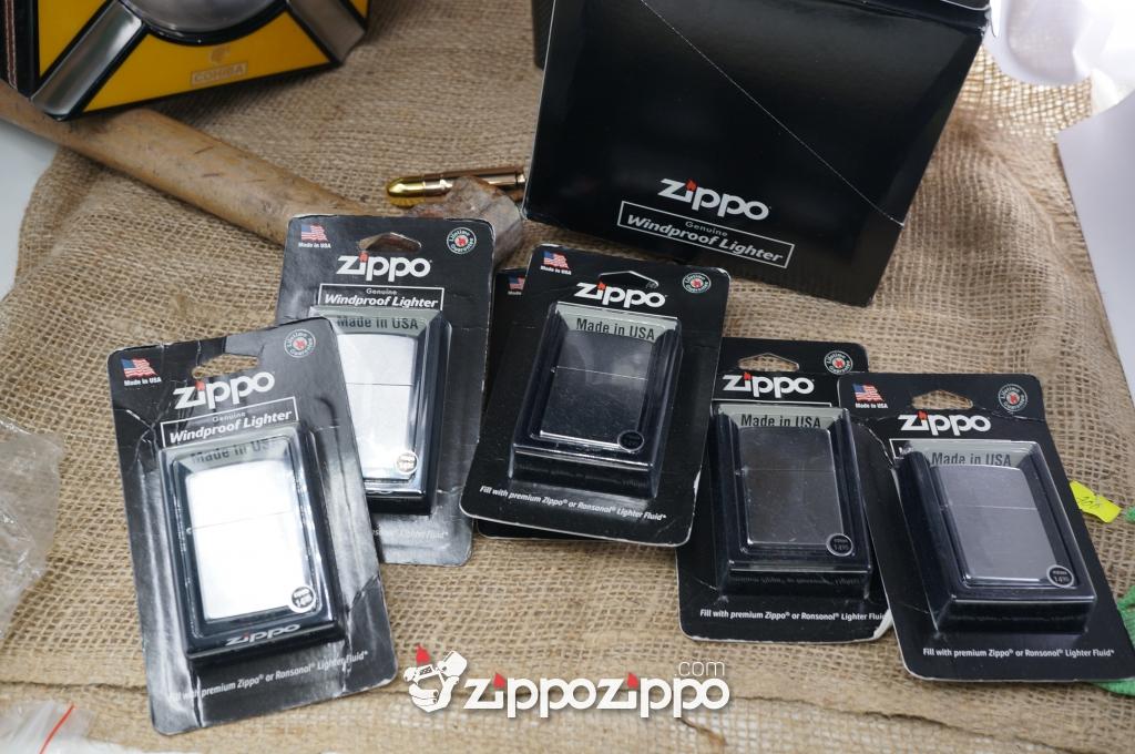 ZIPPO VỈ MÀU BẠC XƯỚC