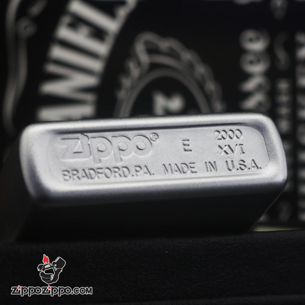 Zippo đời la mã sản xuất 2000 màu bạc in hình