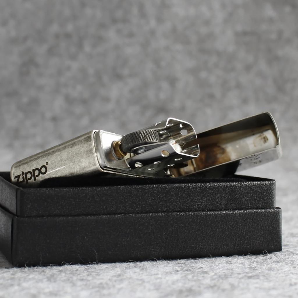 Bật Lửa Zippo Chính Hãng Khắc Mã Đáo Thành Công Mạ Antique Silver
