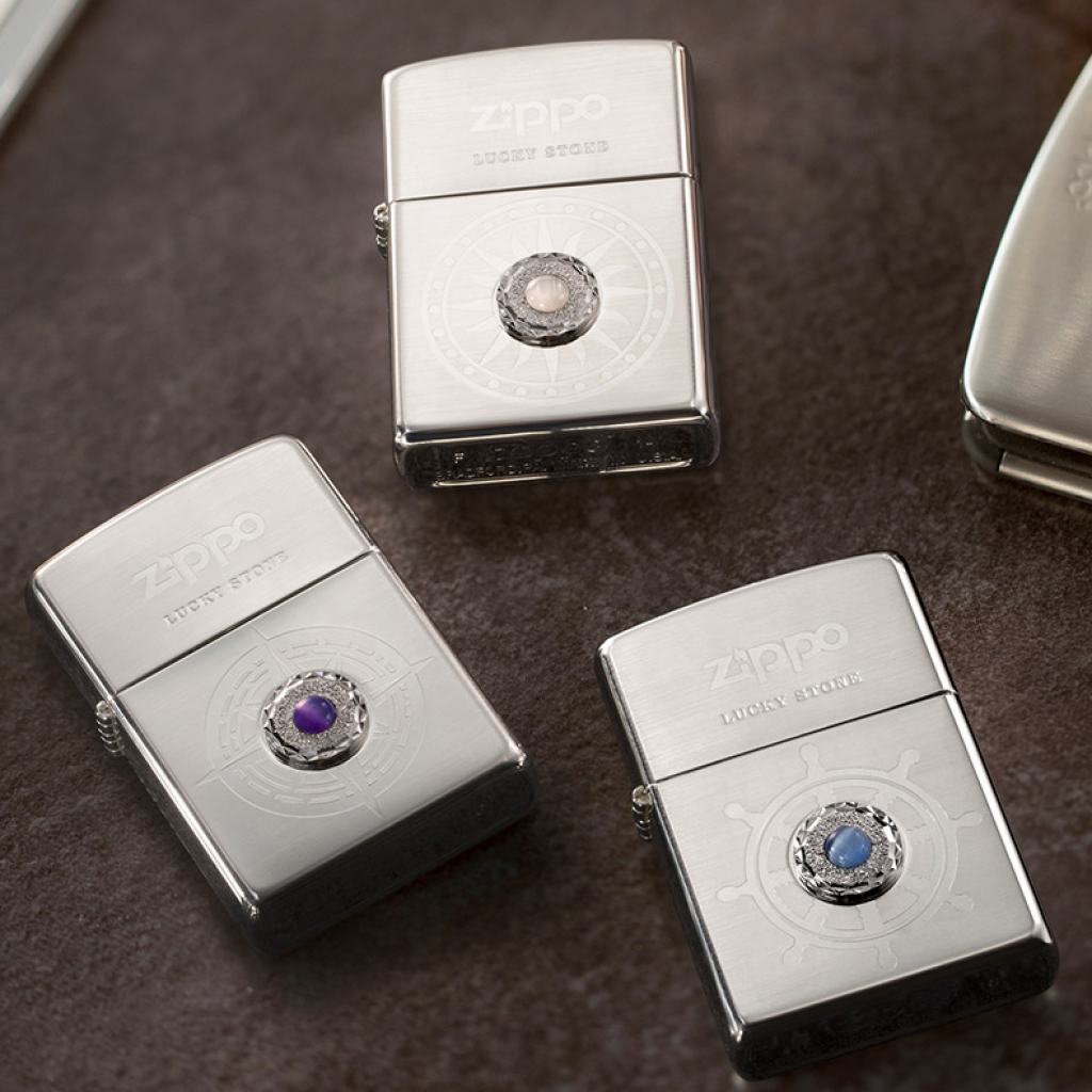 Bật Lửa Zippo Mạ Bạc Gắn Đá Xanh May Mắn