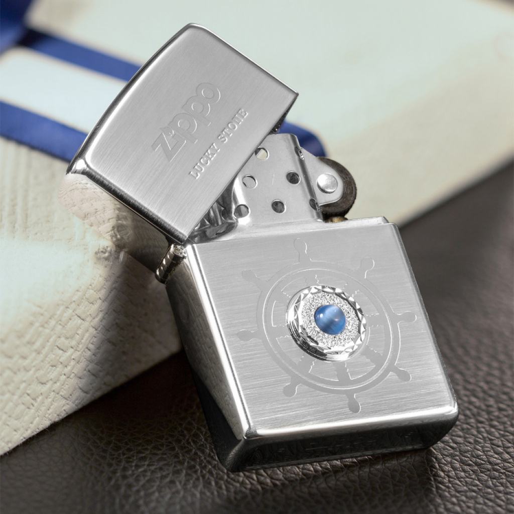 Bật Lửa Zippo Mạ Bạc Gắn Đá Xanh May Mắn