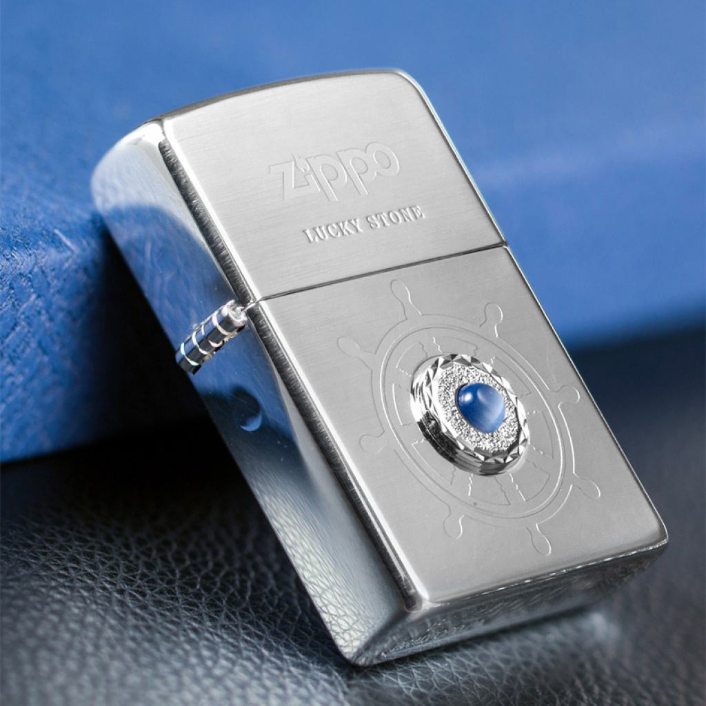 Bật Lửa Zippo Mạ Bạc Gắn Đá Xanh May Mắn