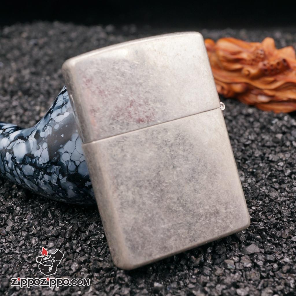 Zippo cổ: Vậy là bạn là một người yêu thích sưu tập? Bộ sưu tập Zippo cổ với những chiếc bật lửa mang đậm nét hoài cổ sẽ khiến bạn phấn khích. Hãy đến và khám phá những kiệt tác bật lửa độc đáo này.