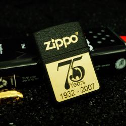 Bật lửa Zippo phiên bản màu đen nứt khăc kỷ niệm 75 năm - Mã SP: ZPC2470