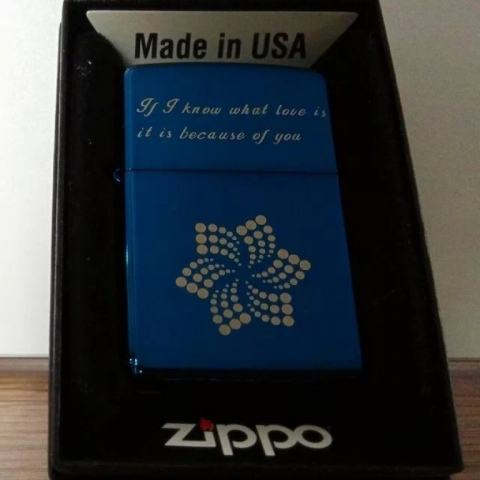 Bật lửa Zippo phiên bản Original in hình bông hoa lớn