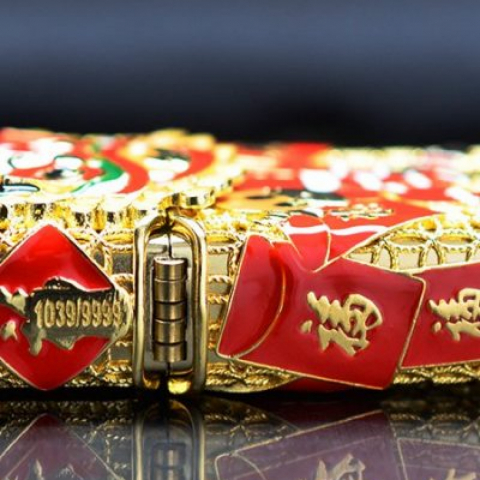 Zippo Bọc Lưới Vàng Ốp Chủ Đề Múa Lân