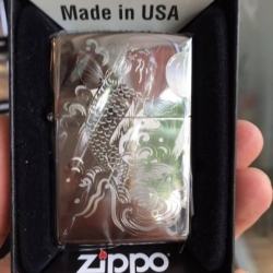 zippo chạm khắc cá chép hóa rồng mầu bạc - Mã SP: ZPC1661