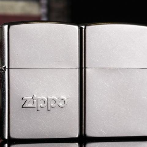 Zippo Chính Hãng Bạc Xước Dập Nổi Chữ Zippo