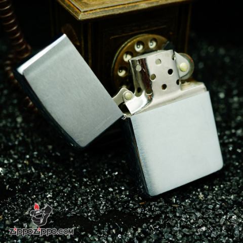 Zippo Cổ bạc xước sản xuất 1977