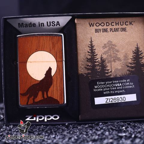 Zippo khắc Laser ảnh sói hú trên miếng gỗ